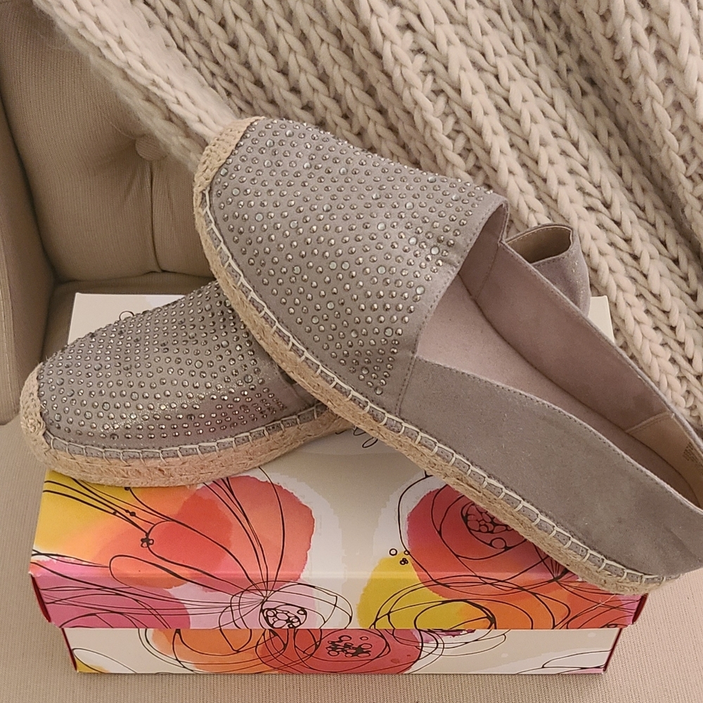 White Mountain Slip Ons US Size 9 Brand New